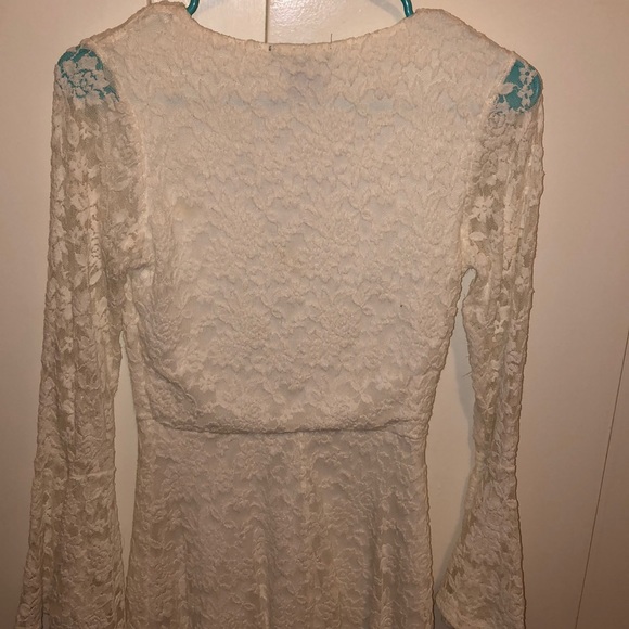 White lace dress with cross cross corset - Picture 3 of 3